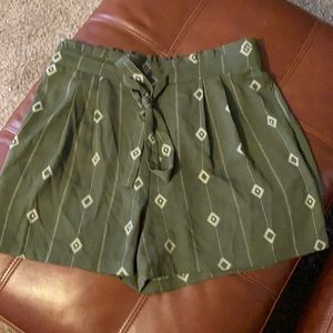 Shorts size large EUC